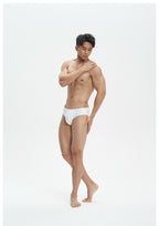 UPRO Weisser Badeslip Herren mit Logo-Print – am Model im Studio, Foto 1 von 3