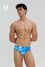 UPRO Slip de bain homme bleu imprimé océan – détail de la coupe en studio, photo 2 sur 2
