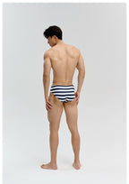 UPRO Slip de bain homme rayé noir et blanc – porté en studio, photo 3 sur 3